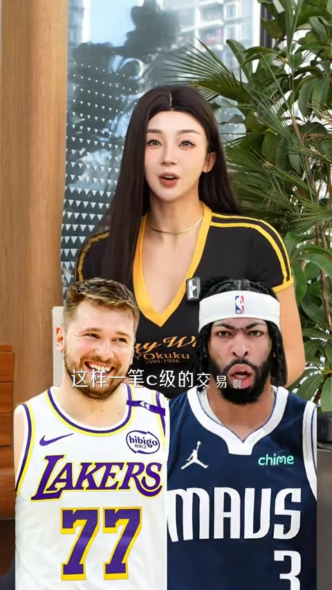 太酷啦！威少身穿长款西装+领带帅气入场 小乔丹也很有范